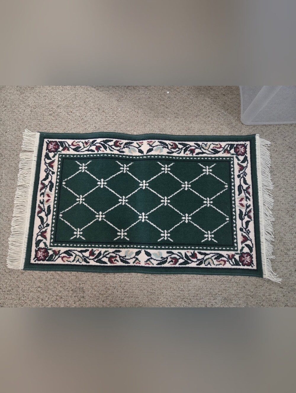 Green Lattice Area Rug with Ivory Border